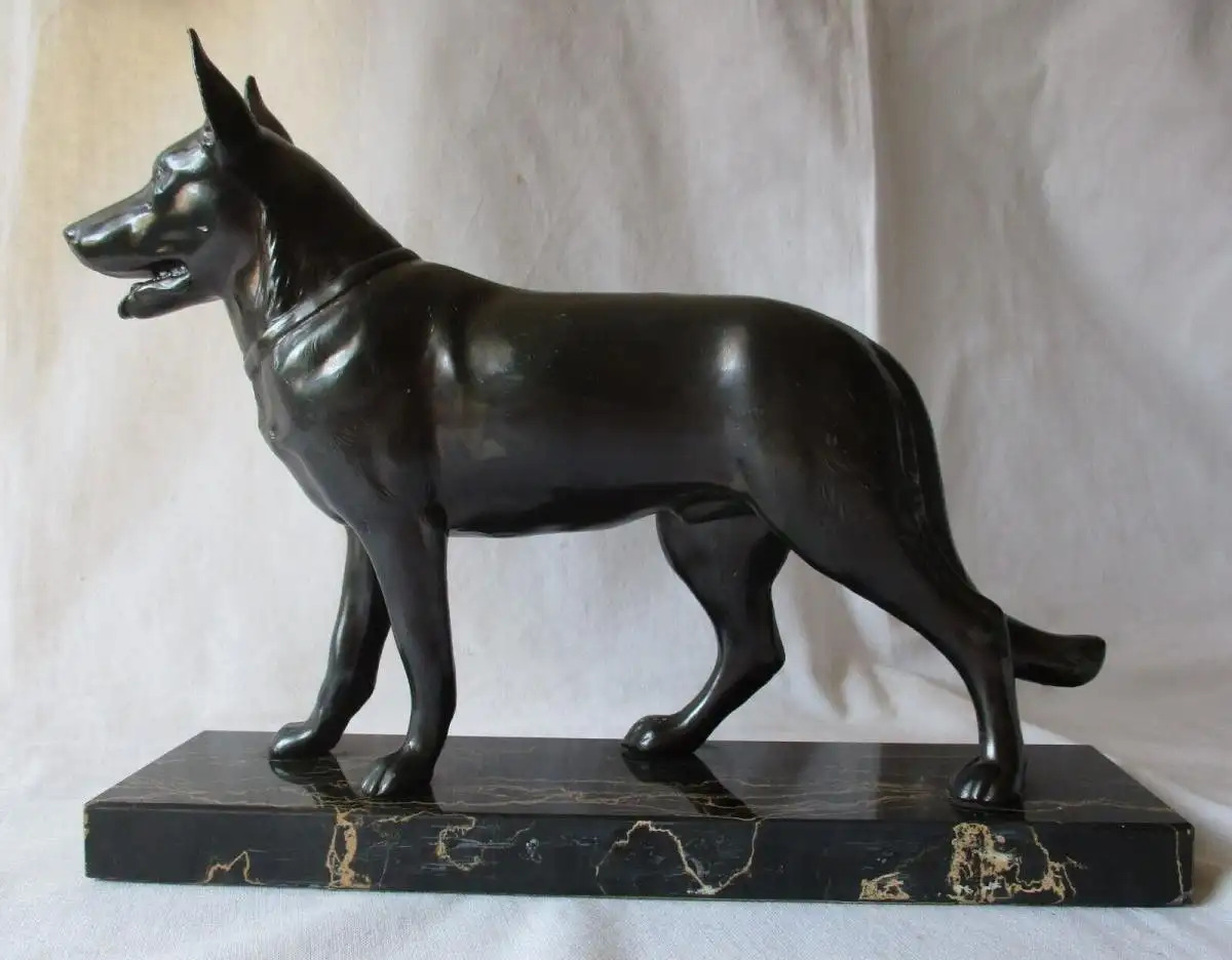 Art Deco Spelter Figur Schäferhund 1930er Jahre auf Steinsockel (156908) 0