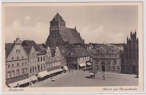 20930 Ak Greifswald Markt mit Marienkirche um 1940