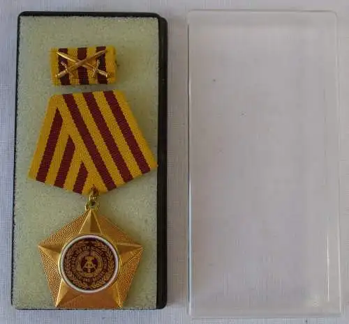 DDR Kampforden für Verdienste um Volk und Vaterland in Gold MUSTER (104667)