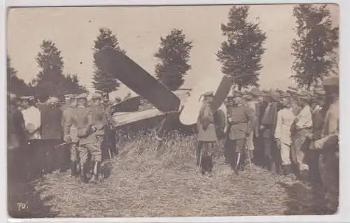 61387 Feldpost Ak Flugzeugabsturz davor zahlreiche Soldaten 1. Weltkrieg 1915