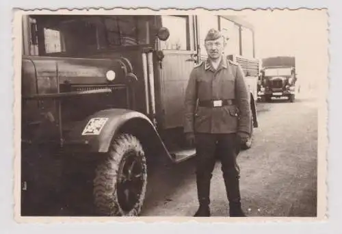 77032 Foto Ak alter Wehrmacht LKW in Saint Avertin 2.Weltkrieg