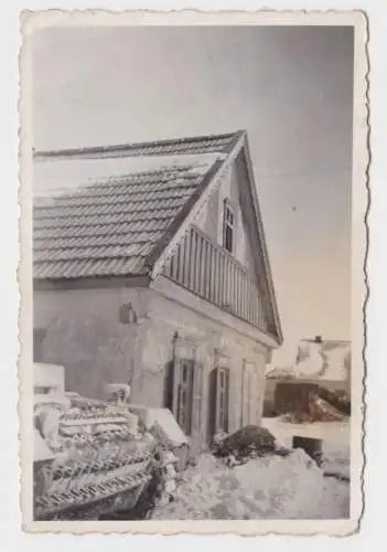 55731 Original Foto Panzerkampfwagen III im Winter neben Wohnhaus um 1940