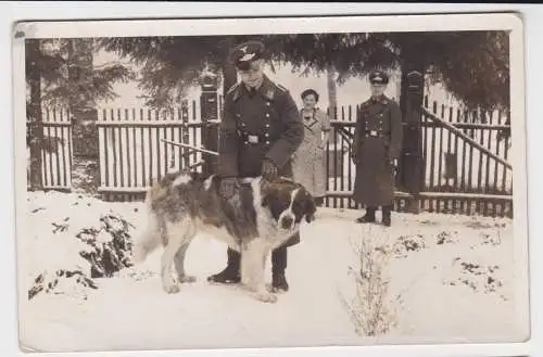 903805 Foto Ak Schierke Harz Luftwaffensoldat mit Bernhardiner um 1940