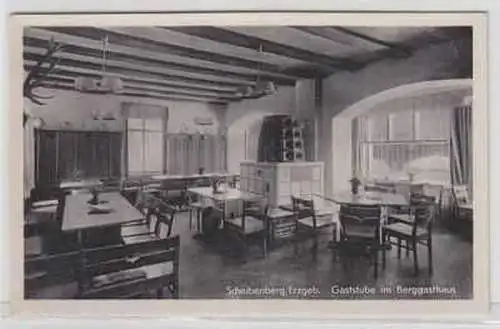 16903 Ak Scheibenberg Gaststube im Berggasthaus 1953