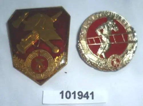 2 DDR Feuerwehr Abzeichen Kreiswettkämpfe usw.