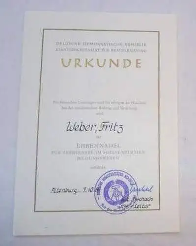 DDR Urkunde Ehrennadel im Soz. Bildungswesen 1984