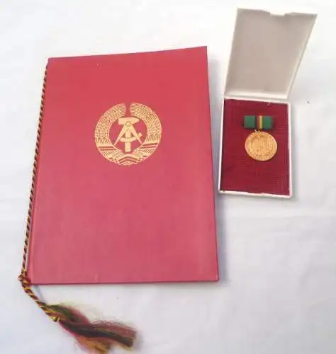 DDR Medaille für ausgezeichnete Leistungen in LPG im Etui + Urkunde (MU2085)