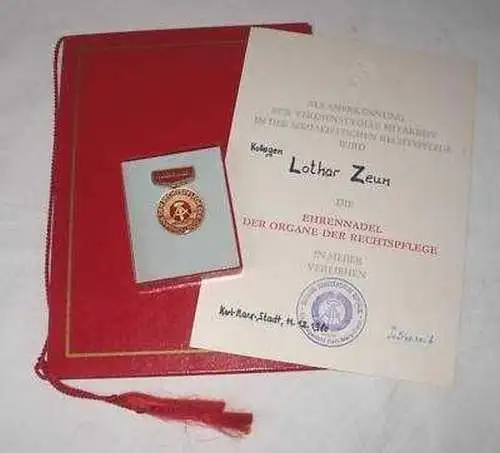 DDR Ehrennadel Rechtspflege in Silber + Urkunde + Etui