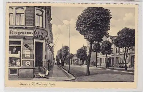91115 Feldpost AK Treuen im Vogtland - Bahnhofstraße, Straßenansicht & Geschäfte