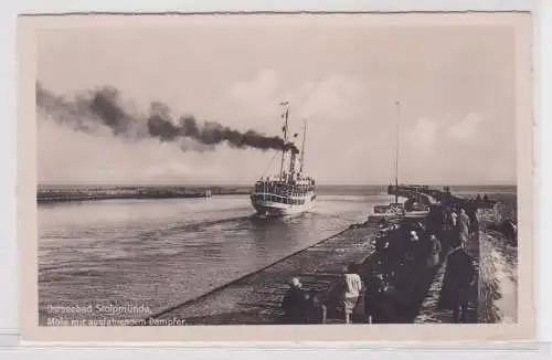 30117 AK Ostseebad Stolpmünde - Mole mit ausfahrendem Dampfer 1942