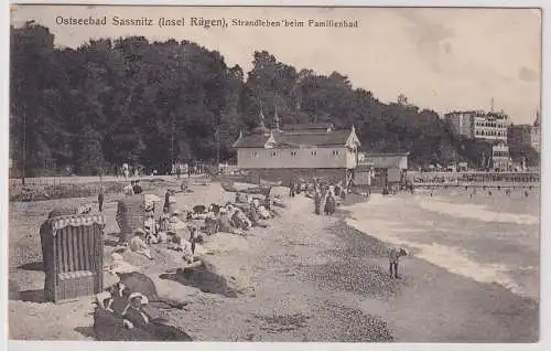 906661 AK Ostseebad Sassnitz (Insel Rügen) Strandleben beim Familienbad 1913