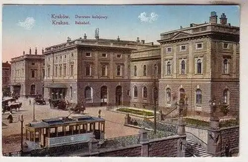 60162 Ak Krakau Bahnhof mit Strassenbahn davor um 1915