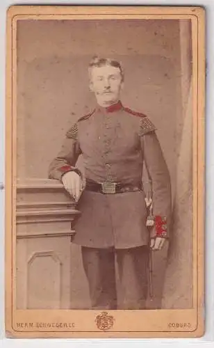907646 koloriertes Kabinettfoto Soldat mit Schwalbennestern Coburg um 1915