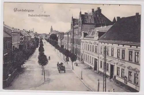 900637 Ak Gardelegen Bahnhofstraße mit Fuhrwerk 1911