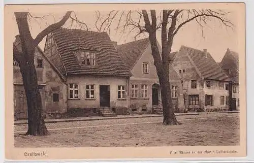 55660 Ak Greifswald Alte Häuser in der Martin-Luther-Straße um 1940