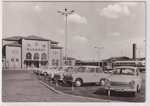 40099 Foto AK Pasewalk - Bahnhof mit Trabant und Wartburg 1977