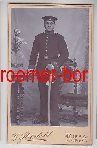 24294 Kabinett Foto Soldat mit Säbel Riesa an der Elbe um 1915