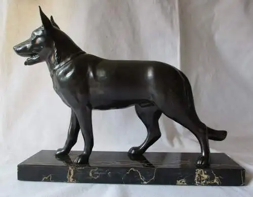 Art Deco Spelter Figur Schäferhund 1930er Jahre auf Steinsockel (156908)