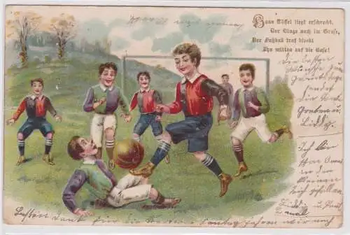 45499 Humor Ak Kinder spielen Fußball, Hans wurde an Nase vom Ball getroffen