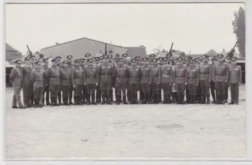 98327 Foto DDR Gruppenbild Panzer Regiment um 1980