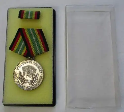 DDR Medaille für treue Dienste in der NVA Silber 900er Ag Bartel 150 c (108228)
