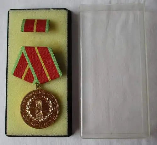 DDR Verdienstmedaille der Grenztruppen in Gold im Etui (110556)