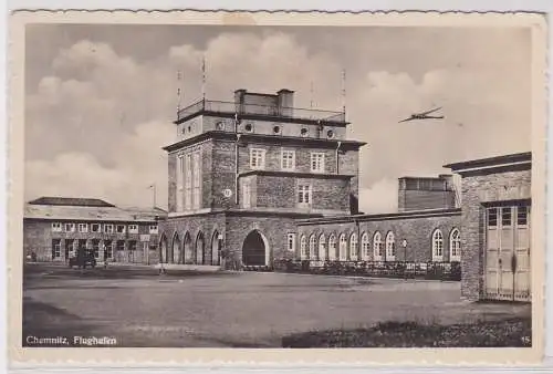 902636 Foto AK Chemnitz - Flughafen mit Flugzeug darüber 1939