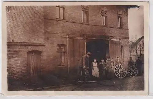 23955 Foto Ak Gnetsch in Anhalt Stellmacherwerkstatt um 1915