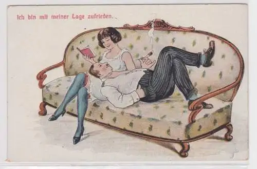 64728 Humor Ak "Ich bin mit der Lage zufrieden" um 1920