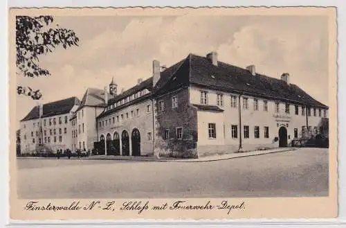 905228 Ak Finsterwalde N.-L. Schloß mit Feuerwehr Depot 1954