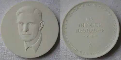 DDR Porzellan Medaille Dr. Theodor Neubauer von den Faschisten ermordet (164487)