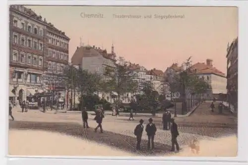 905563 Ak Chemnitz - Theaterstrasse und Siegesdenkmal, Straßenansicht um 1900