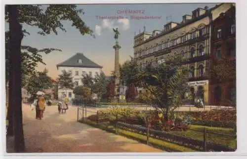 905552 Ak Chemnitz - Theaterstraße-Siegesdenkmal, Straßenansicht mit Parkpartie