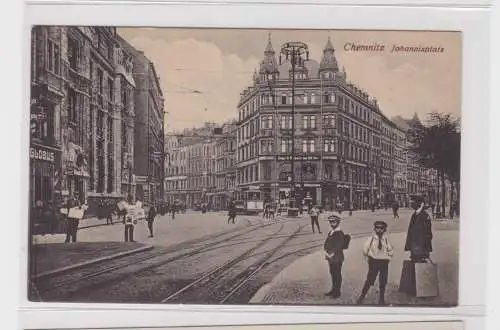 906419 AK Chemnitz - Johannisplatz, Straßenansicht mit Straßenbahn und Schienen