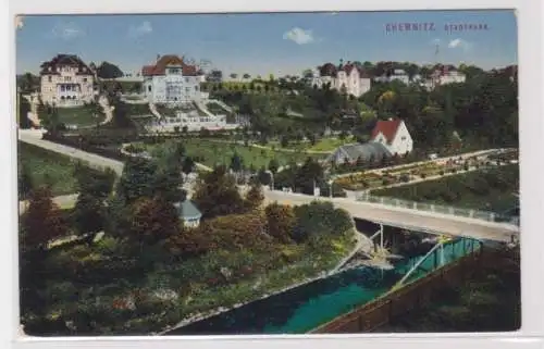 905997 Ak Chemnitz -  Stadtpark, Totalansicht mit Flusspartie und Brücke 1913