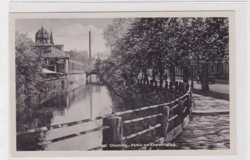 905949 AK Chemnitz - Partie am Chemnitzfluß, Straßenansicht mit Zaunpartie
