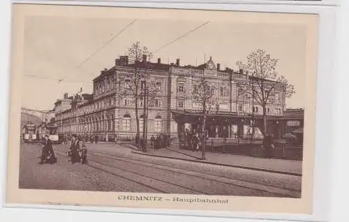 906190 AK Chemnitz - Hauptbahnhof, Straßenansicht mit Straßenbahn und Schienen