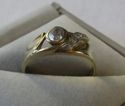 eleganter Damen Ring 333er Gold mit farblosen Schmucksteinen (113832)