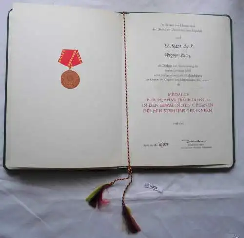 DDR Urkunde Medaille für 25 Jahre treue Dienste Ministerium des Innern (114036)