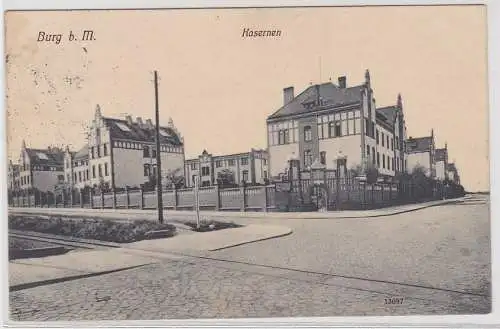 11612 AK Burg bei Magdeburg - Straßenansicht mit Kasernen 1911