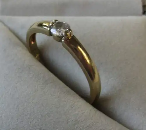 eleganter Damen Ring aus 333er Gold mit farblosem Edelstein (114063)