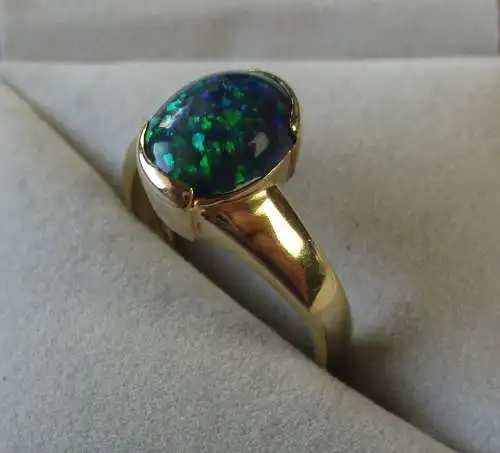 eleganter Damen Ring aus 585er Gold mit schimmerndem Schmuckstein (115514)