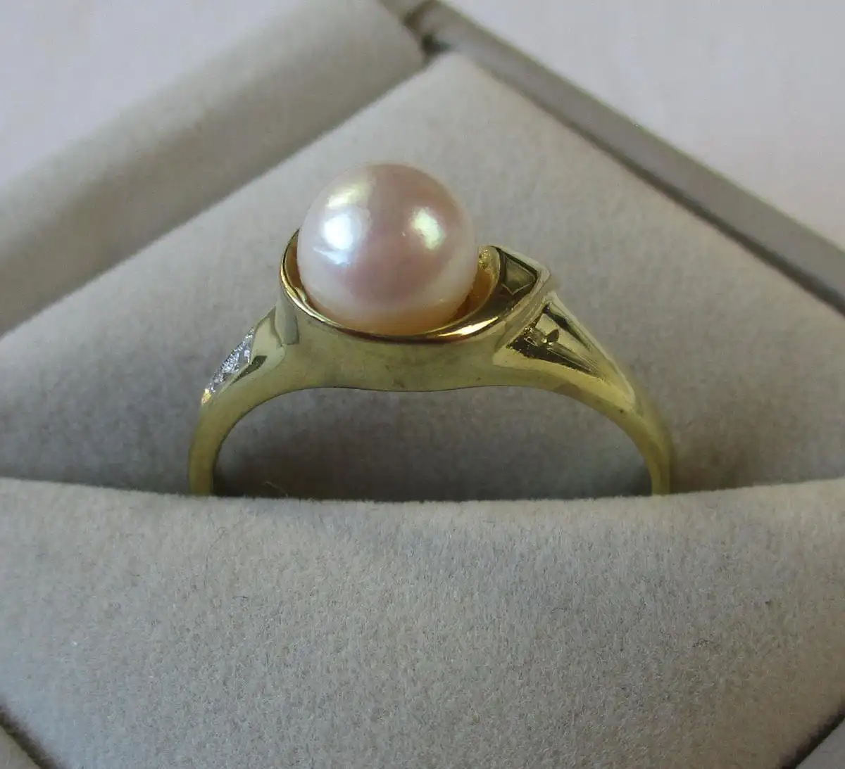 eleganter Damen Ring 333er Gold mit Diamantsplitter und Perle (108382) 0