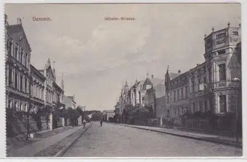95388 Ak Demmin Wilhelm Strasse mit Wachhäuschen um 1910