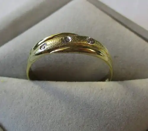 eleganter Damen Ring 333er Gold mit kleinem Diamanten (104216)