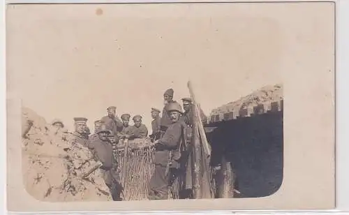 62711 Foto Ak Deutsche Soldaten Lanzer Schützengraben 1. Weltkrieg