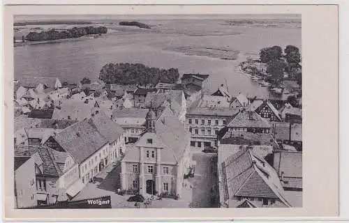 908071 AK Wolgast - Ortsansicht mit Rathaus und Bootsstegen 1946