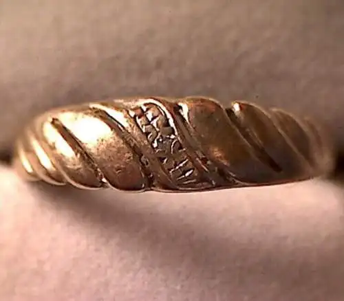 eleganter 375er Gold Damen-Ring mit kleinem Diamant Brillant (116676)
