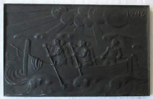 Lauchhammer Plakette Jahresplakette 1946 Ruderboot bei starkem Seegang (126517)