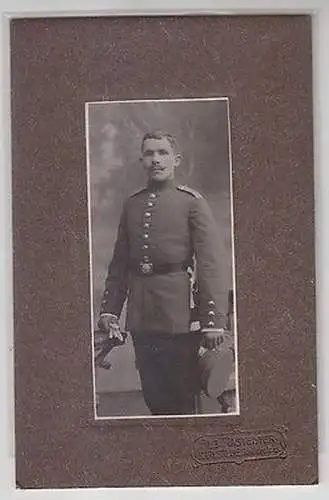 45110 Kabinettfoto Karlsruhe Soldat in Uniform mit Portepee um 1910